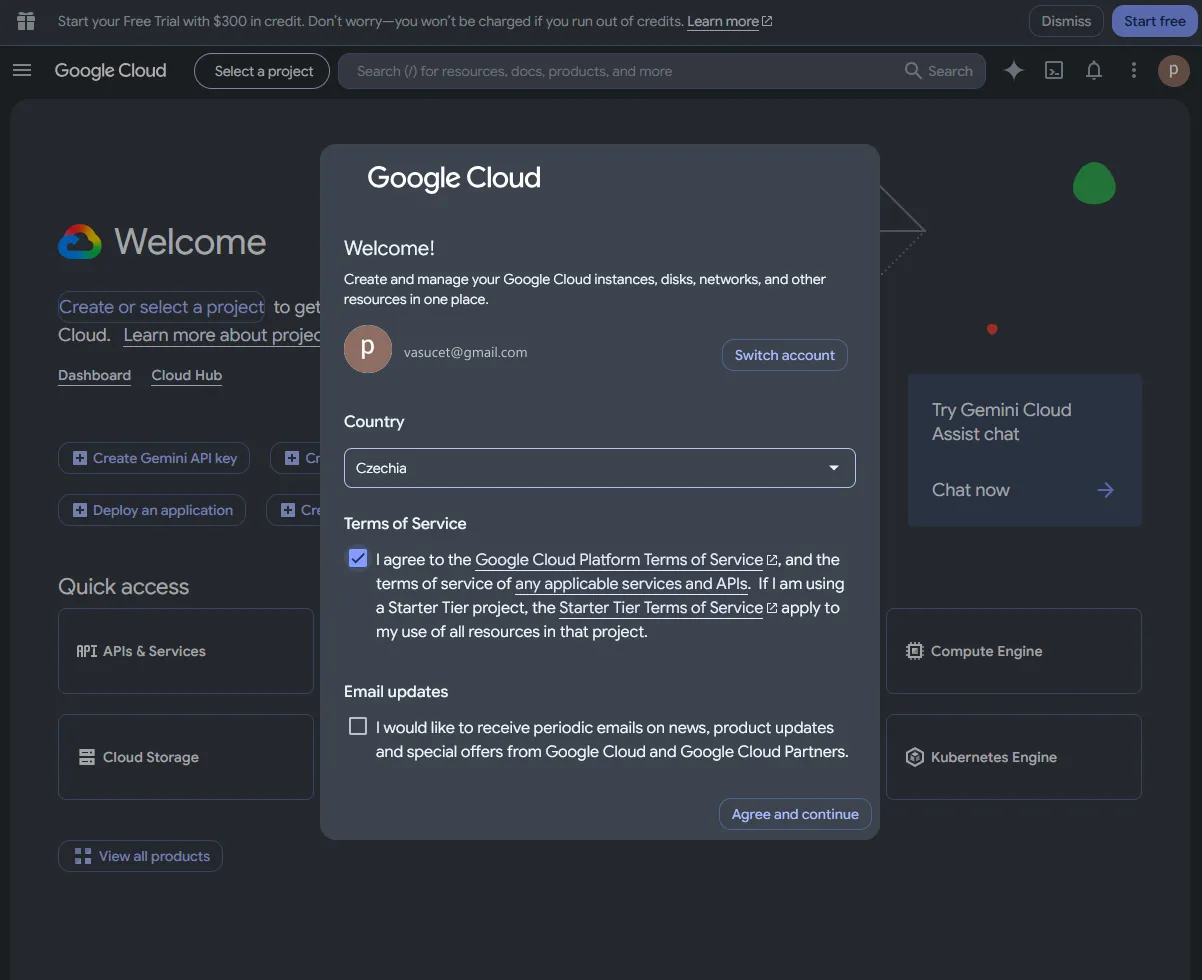 Uvítací okno Google Cloud: země, souhlas se smluvními podmínkami a tlačítko Agree and continue; nahoře lišta se zkušební verzí a tlačítkem Dismiss